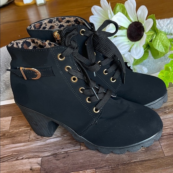 Elegant Black Lace-Up Ankle Boots for Women - Picture 1 of 6